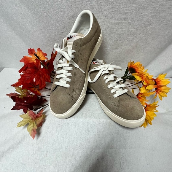 EUC men’s Nike promo tennis shoe in beige suede 11.5 - Picture 3 of 10